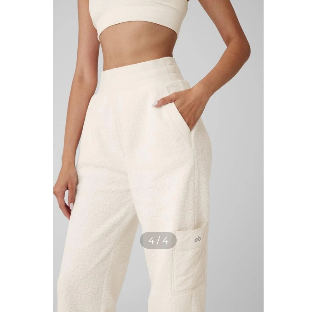 Alo Micro Sherpa High-Waist Solstice Sweatpants - Picture 4 of 6